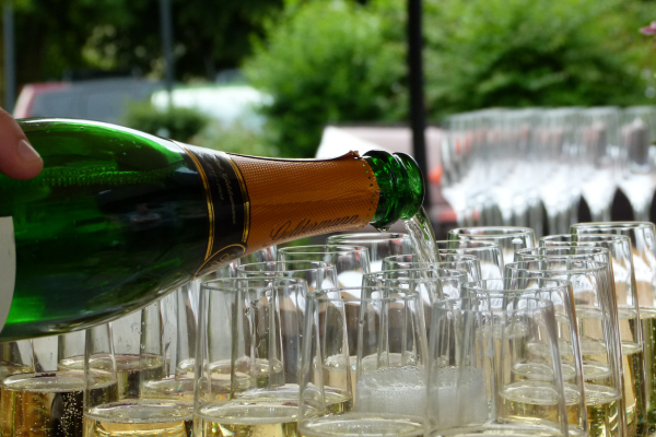 Champagne vs. Prosecco: A Sparkling Showdown 2