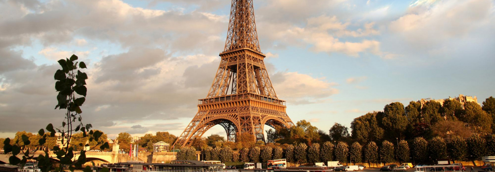 Top 5 Romantic Dinner Cruises in Paris