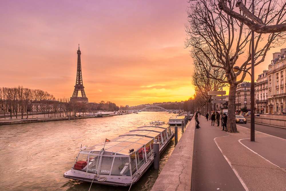 Top 5 Romantic Dinner Cruises in Paris 3