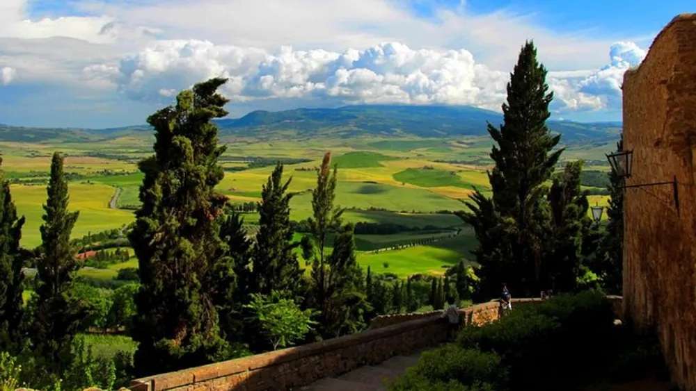 Explore Luxury Wine Tours in Tuscany: Chianti, Bolgheri, and San Gimignano 1